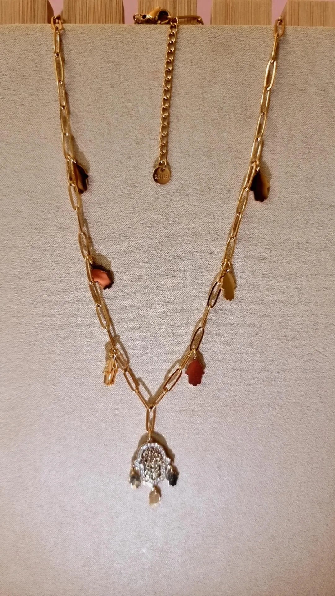 Collier Main de Douja